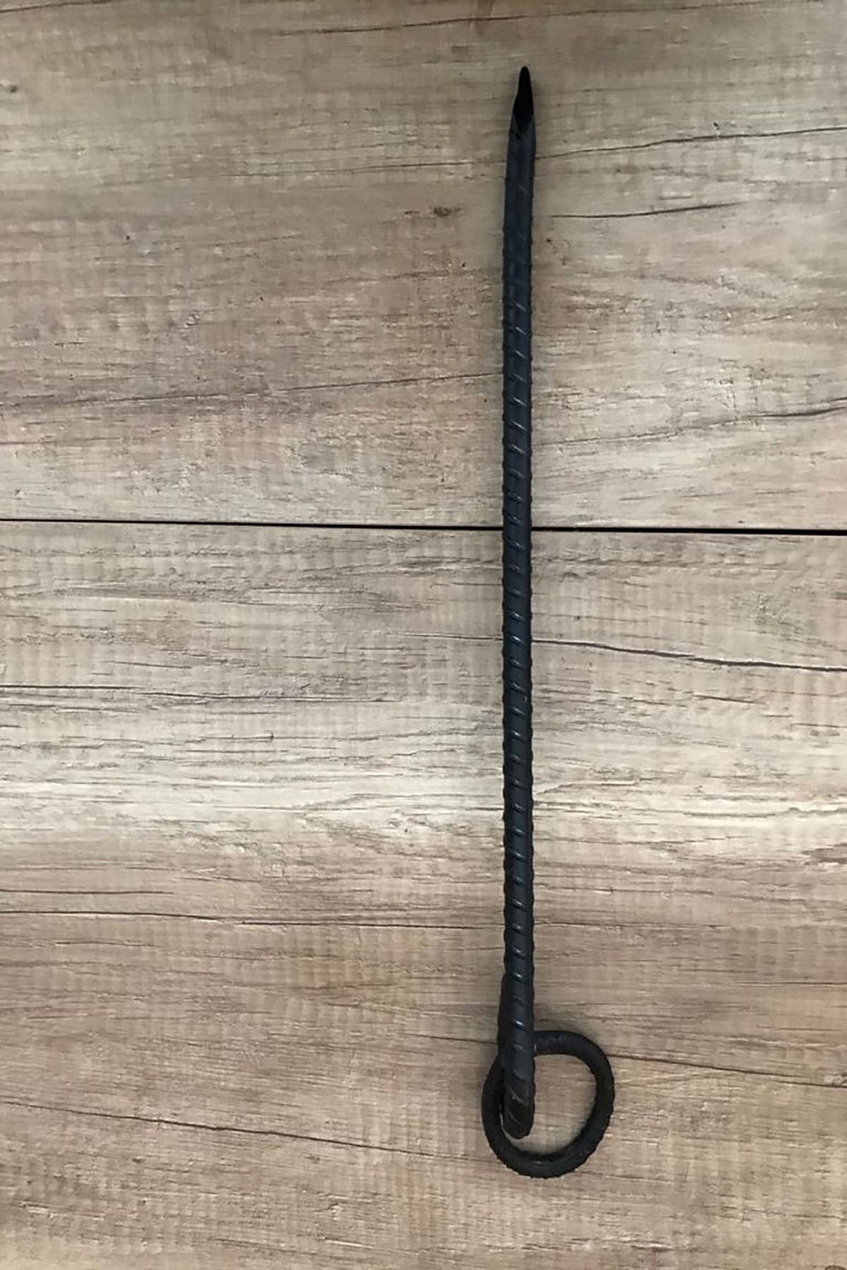 Büyük Orta Irk Hayvan Bağlama Kazığı 12 Mm Kalınlıkta 35 Cm